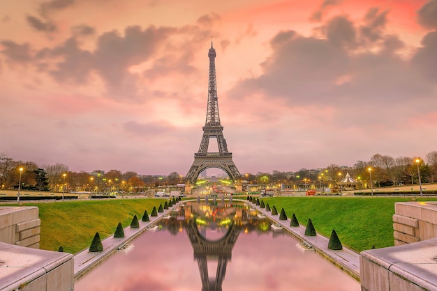 Exploring the Enchanting Attractions of Paris: Unmissable Spots to Experience