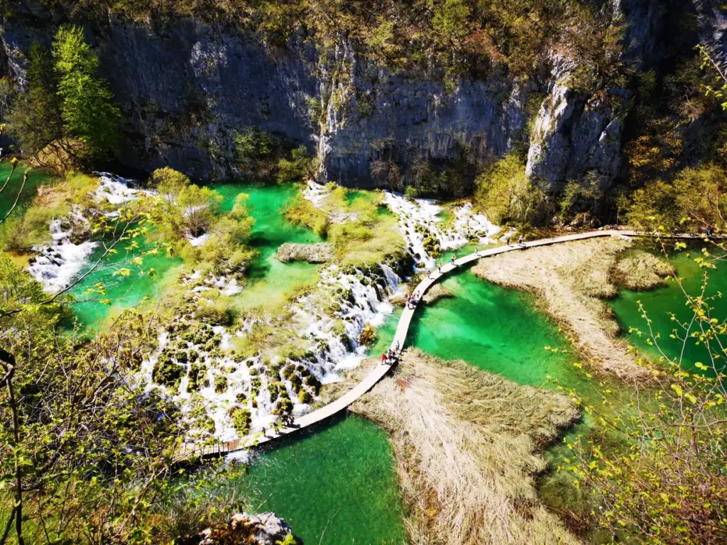 Discover the Majestic Beauty of Plitvice Lakes in Plitvička Jezera, Croatia