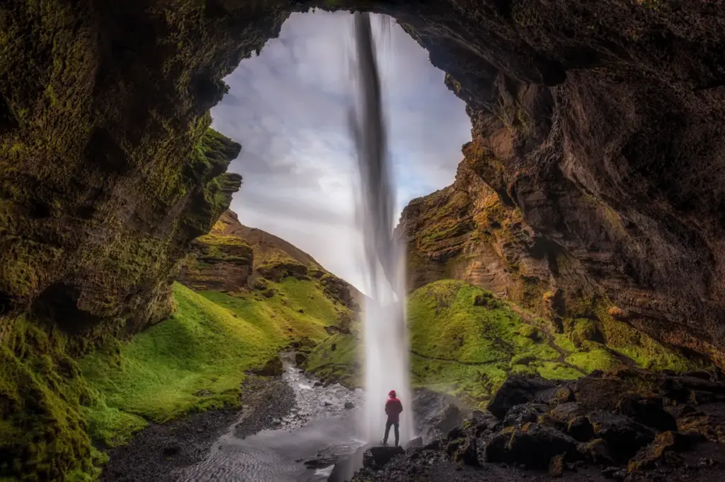 Discover the Majestic Beauty of Skógafoss in Skógar, Iceland