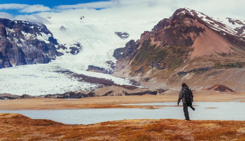 Experience the Majestic Beauty of Mount Fitz Roy in El Chaltén, Argentina