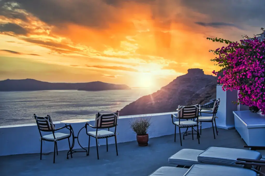 Oia, Greece: A Mediterranean Paradise with Unique Charm and Breathtaking Views